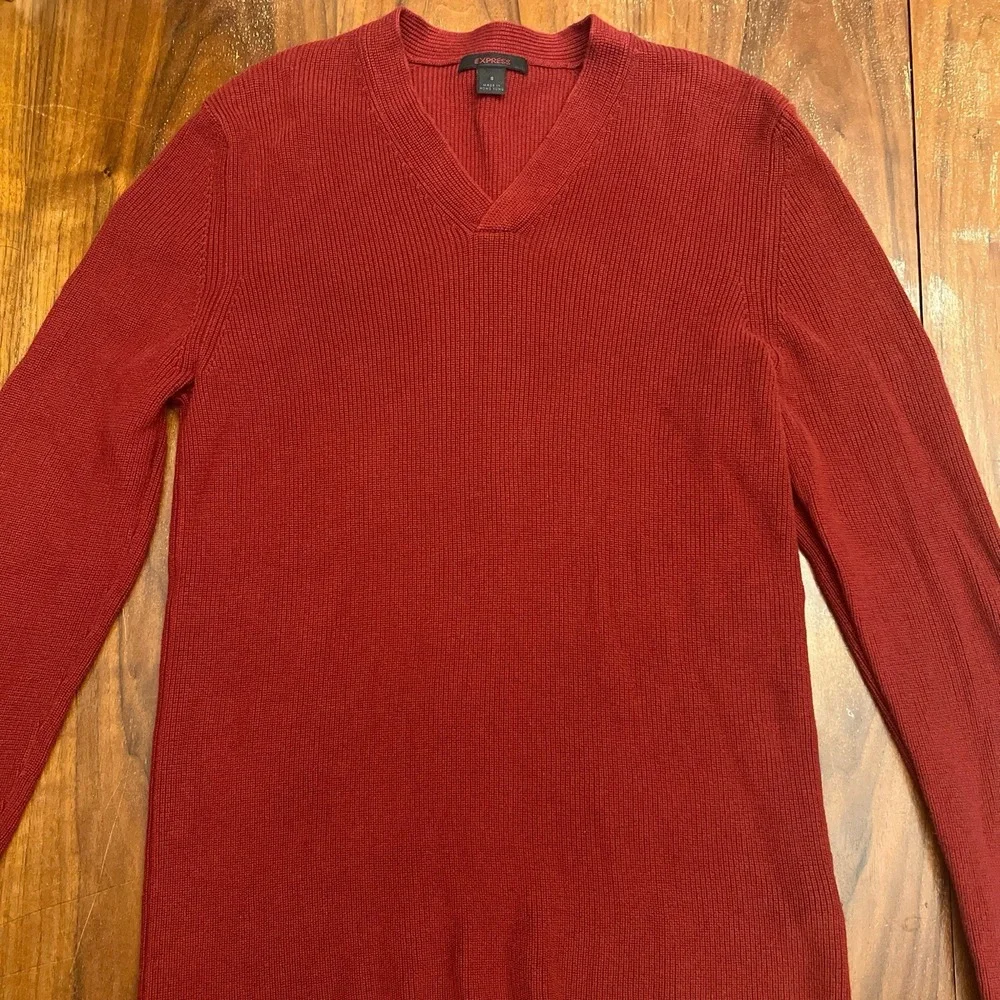Express Men's Cranberry Long Sleeve V-Neck Pullover Sweater  100% Cotton Sz M